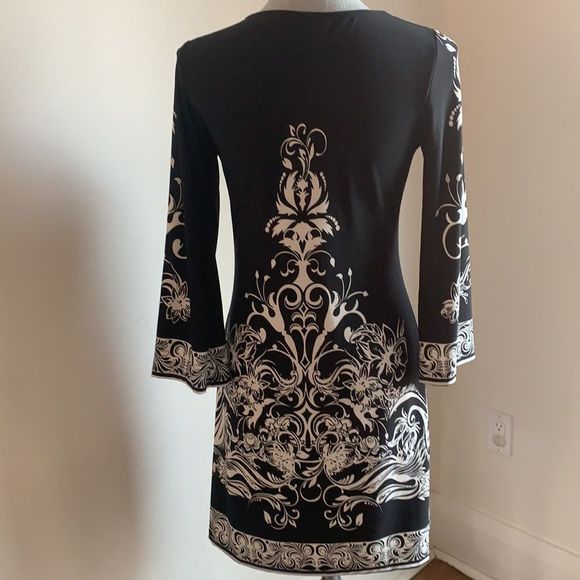 🌈 3$/20 Haani black and white bell sleeve party dress w beaded neck - Picture 7 of 8